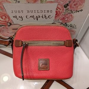 ❤️EUC Dooney & Bourke Pebble Leather Adjustable Zip Top Mini Crossbody, Hibiscus